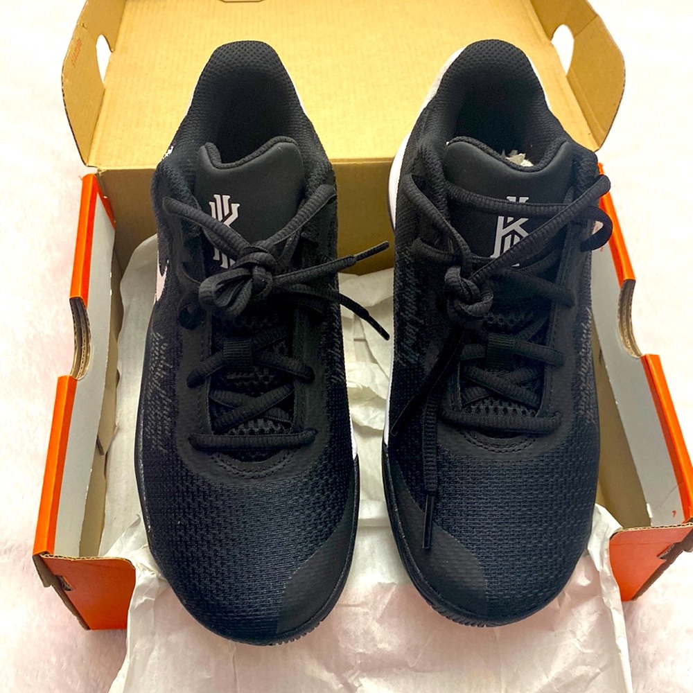 Youth 3 Kyrie Flytrap ll (PS)